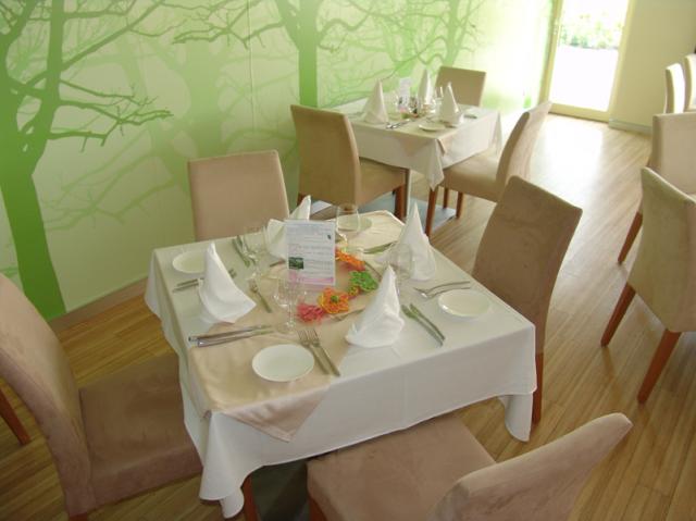 asztalterítő, napron és damaszt szalvéta